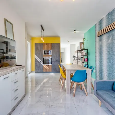 Charming 3 Bedroom With Jacuzzi And Terrace Near Mcar1-2