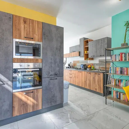 Apartment Charming 3 Bedroom With Jacuzzi And Terrace Near Mcar1-2